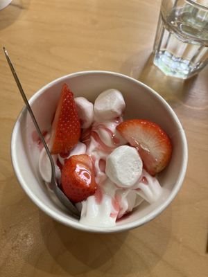 Eton mess ice cream  at Cafe Thrive in Southampton