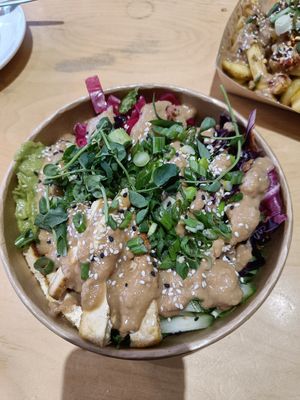 Asian salad bowl at Cafe Thrive in Southampton