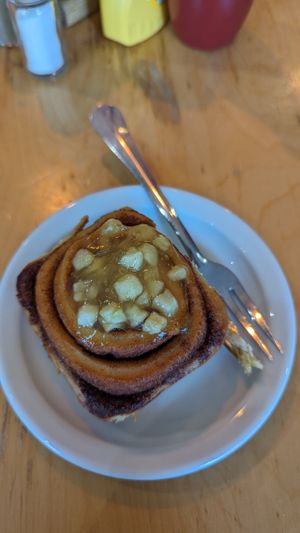 Apple cinnamon roll - unfortunately dry at Cafe Thrive in Southampton