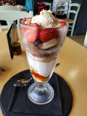 refined sugar free sundae at Cafe Thrive in Southampton