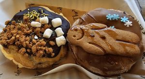 Cookie Sandwich and Biscoff Cronut at Cafe Thrive in Southampton