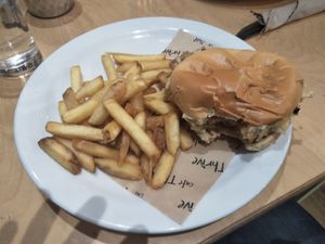 Fried chicken burger at Cafe Thrive in Southampton