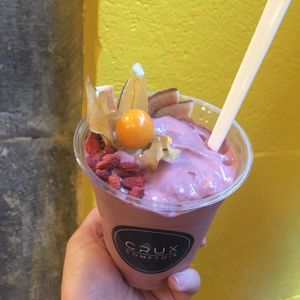 acai to drink, smoothie with coconut milk, rasberries, mango, goji berries at Crux Comptoir in Brossard