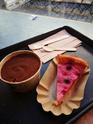 Tiramisu and cheesecake at Swing Kitchen - Kaiserfeldgasse in Graz