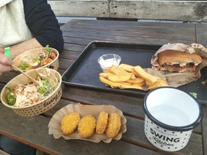 The great Bacon burger is missing 🙂 Coleslaw is super tasty, but 🔥! at Swing Kitchen - Kaiserfeldgasse in Graz