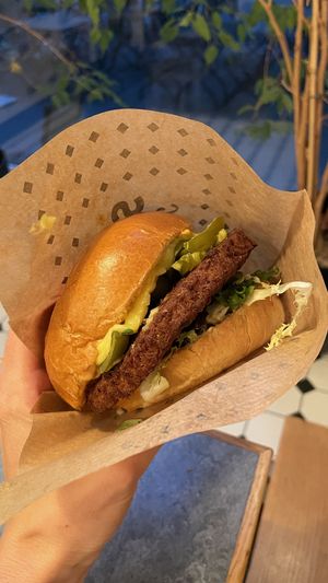 Chili cheese burger   at Swing Kitchen - Kaiserfeldgasse in Graz