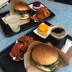 Vegan burgers, sweet potato fries and vegan cheesecakes at Swing Kitchen - Kaiserfeldgasse in Graz