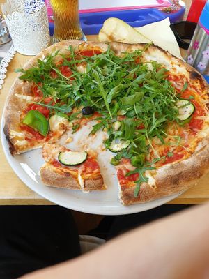 Vegan pizza at Pizzeria Gallus in Bled