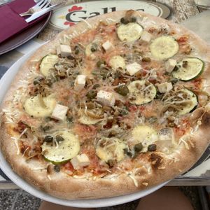tofu pizza with vegan cheese at Pizzeria Gallus in Bled