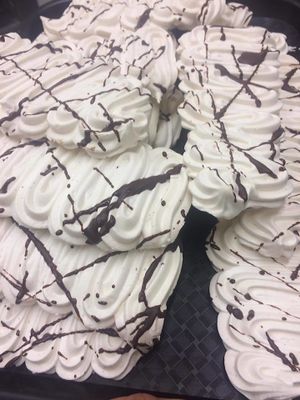 Vegan meringue at Le Fournil de Mon Père in Annecy-le-vieux
