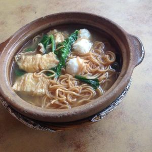 Claypot mee (vegetarian) at San San in Kuala Lumpur