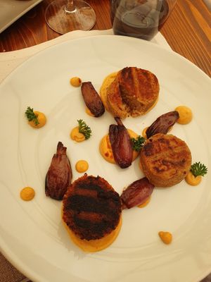 Chickpeas burger with balsamic scallion and paprika mayo at La Piazzetta in Verona
