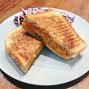 Mac and “cheese” sandwich with coleslaw at Sparestore - Pop-Up in Kowloon