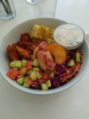 Buddha bowl (vegan steak, vegetables, peach, carrots, tomatoes , vegan yogurt dressing) at Comptoir Veggie in Paris