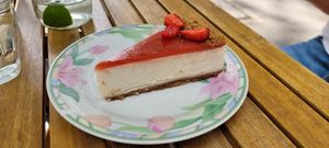 Cheescake vegan at Comptoir Veggie in Paris