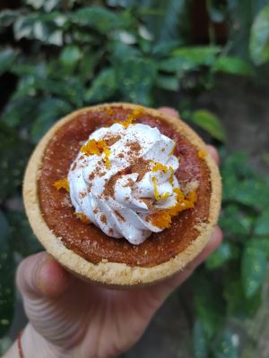 Pumpkin pie tartelette at Comptoir Veggie in Paris