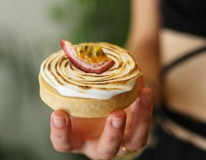 Tartelette Passion fruit and merengue at Comptoir Veggie in Paris