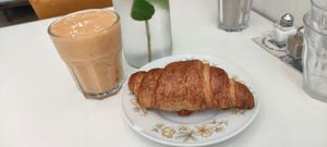 Croissants and smoothie at Comptoir Veggie in Paris