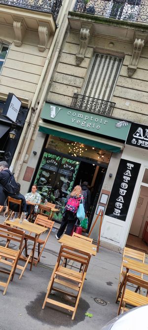 Facade at Comptoir Veggie in Paris