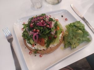 Gauffre salée cream cheese végétale et carottes façon gravlax at Comptoir Veggie in Paris