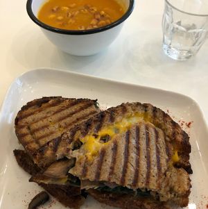 Grilled cheese et soupe  at Comptoir Veggie in Paris