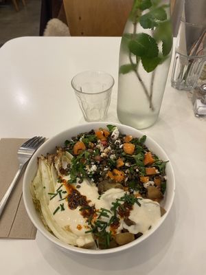 Je n’ai pas eu le temps de prendre le dessert en photo car je l’ai mangé avant…  at Comptoir Veggie in Paris