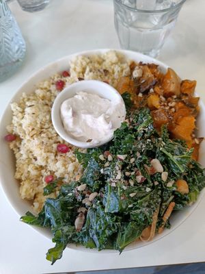 Buddha bowl at Comptoir Veggie in Paris