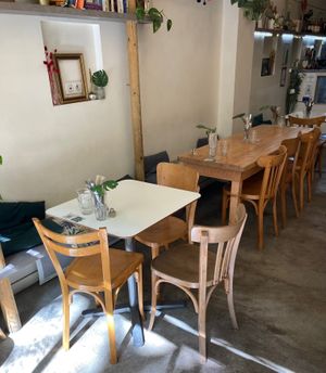 Inside seating at Comptoir Veggie in Paris