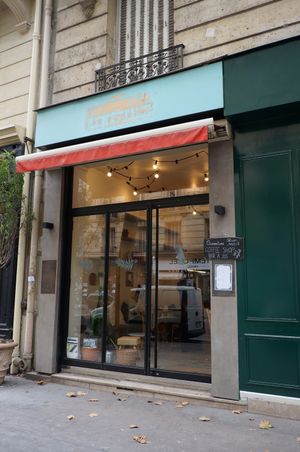 Store Front at Comptoir Veggie in Paris