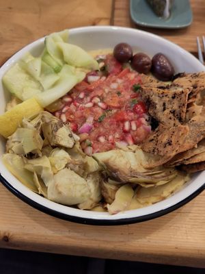 Humus set at Comptoir Veggie in Paris