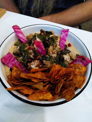 Hummus bowl at Comptoir Veggie in Paris