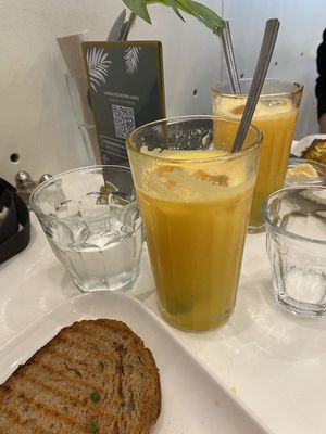 Orange Juice at Comptoir Veggie in Paris