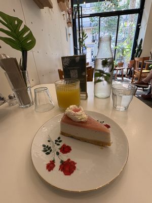   at Comptoir Veggie in Paris