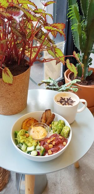 Buddha bowl at Comptoir Veggie in Paris