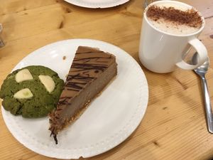 Cookie matcha, peanut butter cheese cake, chai latte  at Comptoir Veggie in Paris
