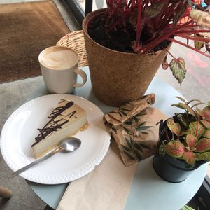 Latte, peanut butter cheese and cookie (in the paper bag) at Comptoir Veggie in Paris