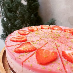 Strawberry/lime cheesecake at Comptoir Veggie in Paris