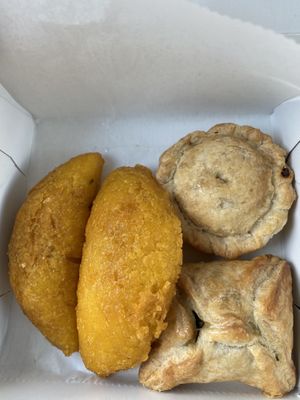 Croquetas y pastelitos 🌱 at The Happy Vegan Bakers in Hialeah