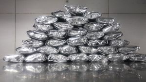 Oh yeah.......vegan tamales ready for the taking at The Happy Vegan Bakers in Hialeah