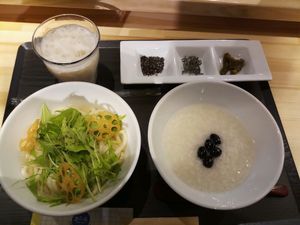 Amazake, hot vege udon and black beans porridge at Vege Deli Kanna - Shokudo in Kyoto