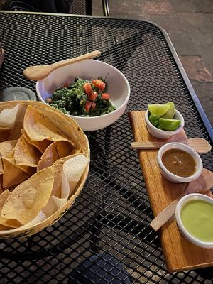 Spirulina guacamole, salsas at Tacogreen in Queretaro