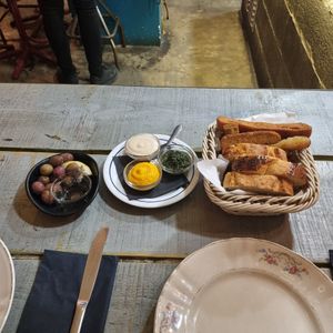 Starters, amazing bread options at Tantura in Lisbon