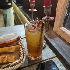 Fresh lemonade at Tantura in Lisbon