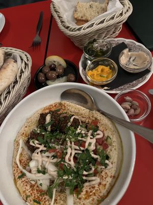 Starter breads and spreads - all vegan  at Tantura in Lisbon