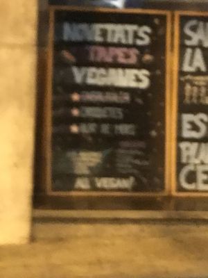 Tapes veganes at La Cerveseria Clandestina in Barcelona