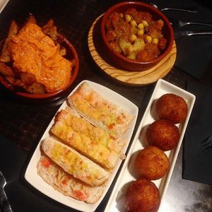 Tapas veganas caseras! at La Cerveseria Clandestina in Barcelona