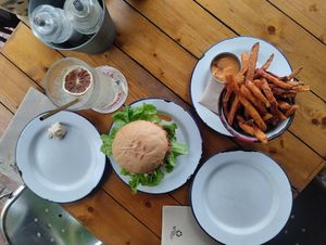 Fresh Homemade Lemonade 🍋/ Pulled BBQ Jackfruit Burger 🍔 + Sweet Potato Fries 🍟 with BBQ mayo at Project Social in Ibiza