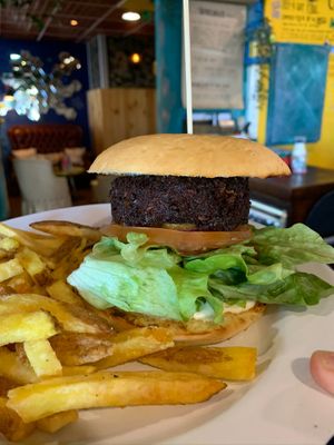 MARLEY Cauliflower, lentils, kidney bean, seeds, and curry paste patty with mango salsa at Project Social in Ibiza