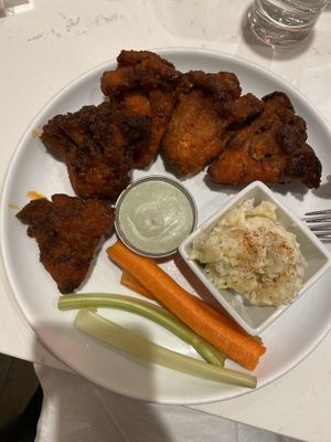 Buffalo wings (muito apimentado)  at P.S. Kitchen in New York City