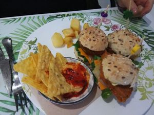 El millor local vegà per a gaudir d'un menjar i beure excel.lents, i encara millor l'amabilitat i el bon fer de la Nuri. Productes de molt bona qualitat a uns preus molt asequibles.

The best vegan place I've ever been. Excellent food and drink at very affordable prices. There you will meet Niri, a very kind person. at El Secret in Falset